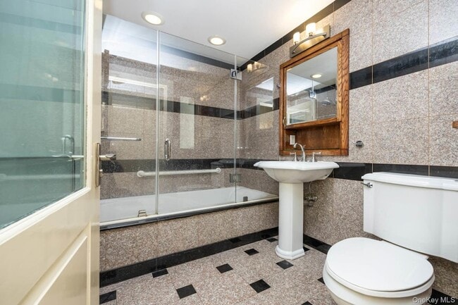 Building Photo - 21-63 23rd Street Unit 1