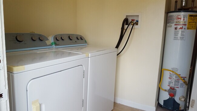 Laundry room - 4008 Loma Vista Avenue