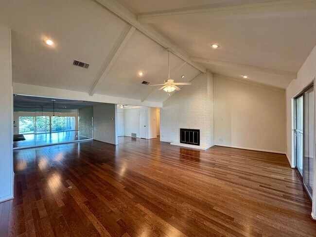 Foto del edificio - Single Family Home Available in Windmill Hill