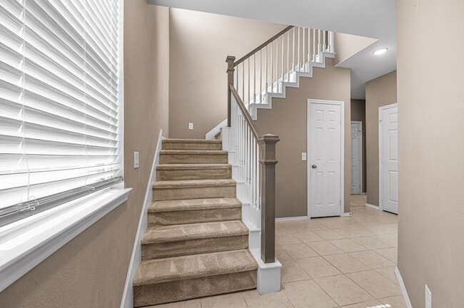 Building Photo - 9312 Bauer Vista Dr