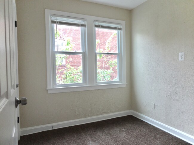 Building Photo - 3113 Buena Vista Terrace SE