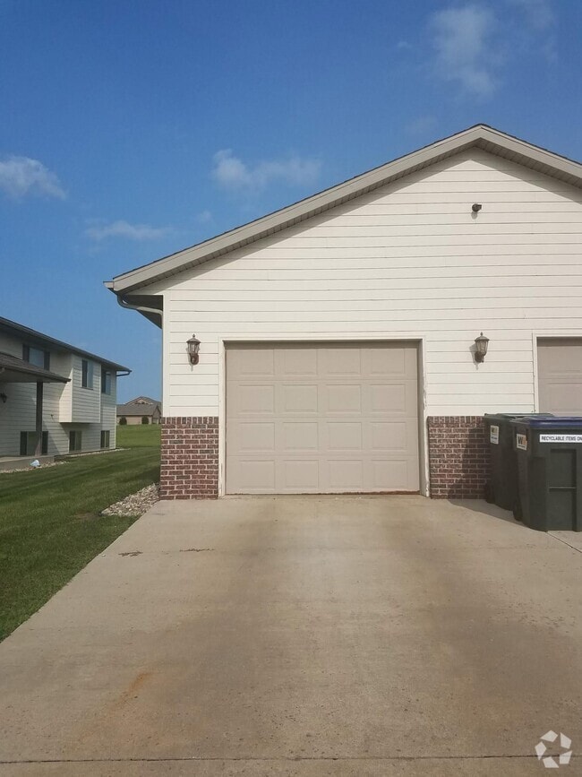 Building Photo - 8200 S Hughes Ave