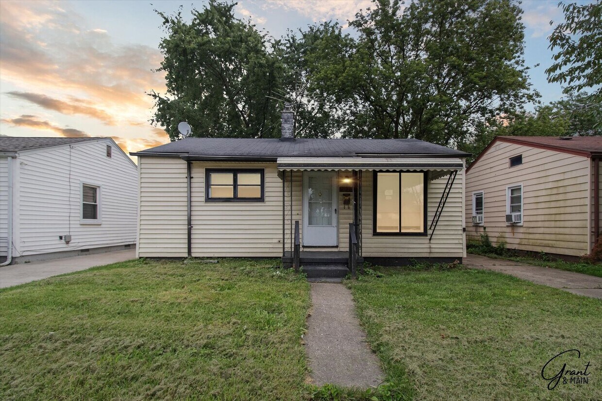 Primary Photo - $1,200/month - 2 bedroom 1 bath