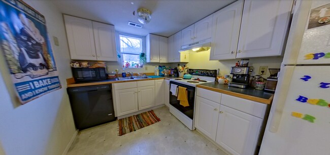 Building Photo - Attached Garage + Pet Friendly + Washer & ...