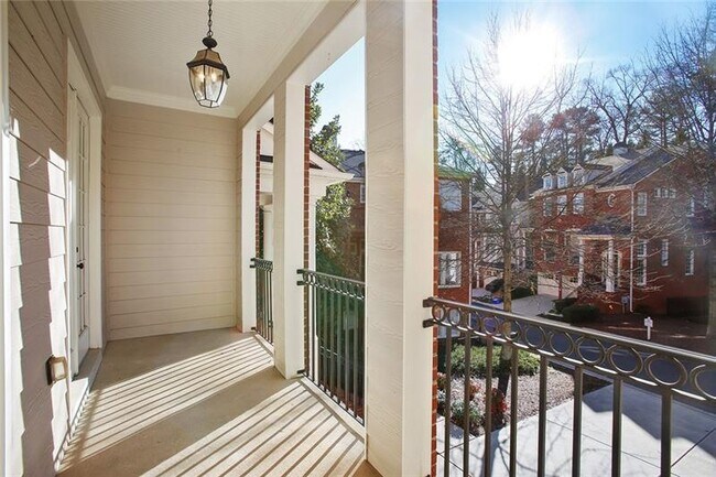 Foto del edificio - 5935 Reddington Way NE