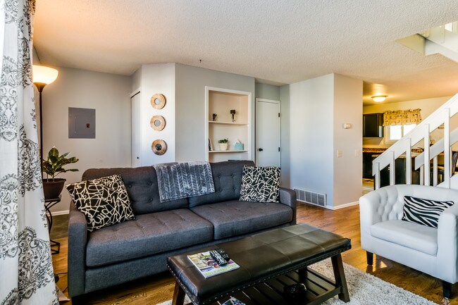 Foto del edificio - 3837 Smoke Tree Dr