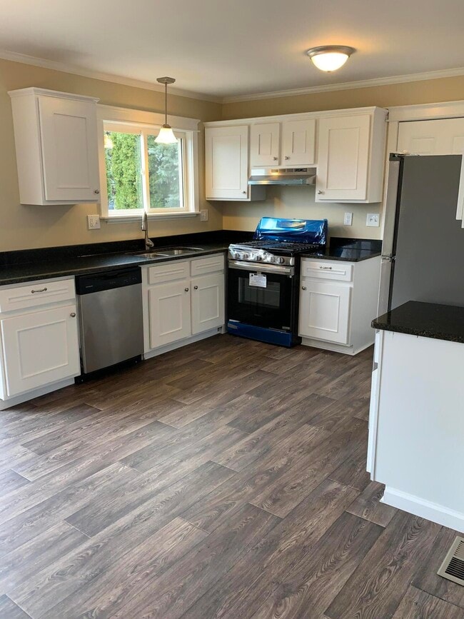 Building Photo - 41427 Larimore Ln