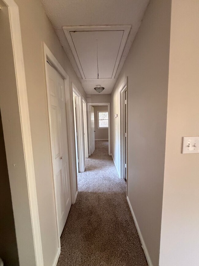 Building Photo - 6108 Castle Ct