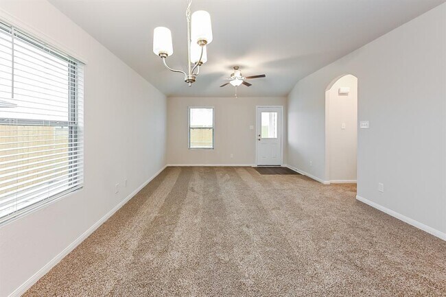 Building Photo - 25598 Roy Rogers Ct