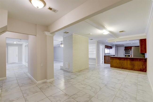 Building Photo - 4022 N Braeswood Blvd