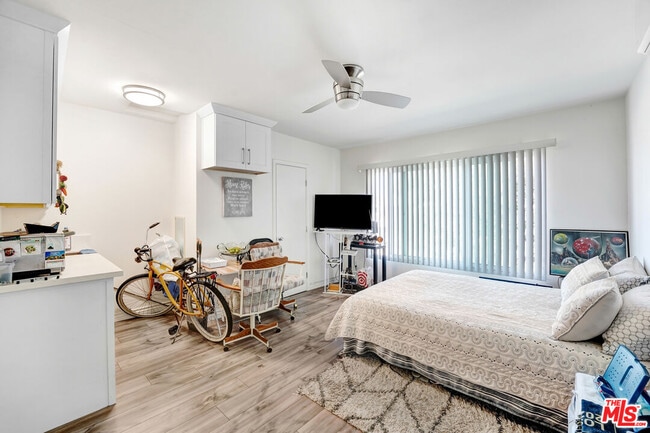 Foto del edificio - 1740 Hauser Blvd