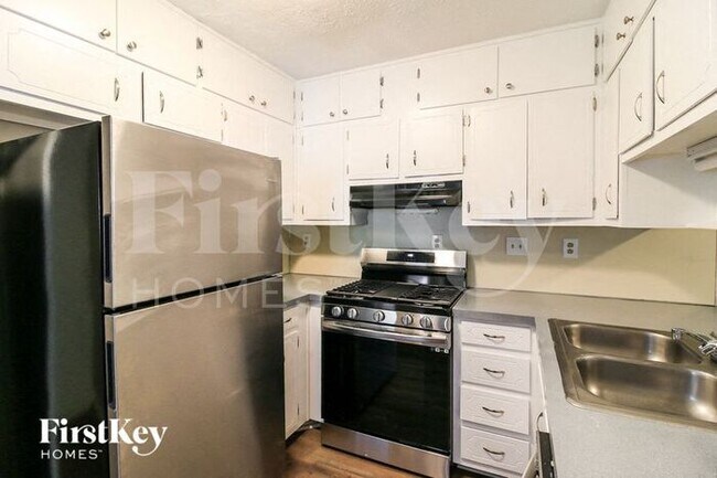 Foto del edificio - 4344 Bridle Path Ct