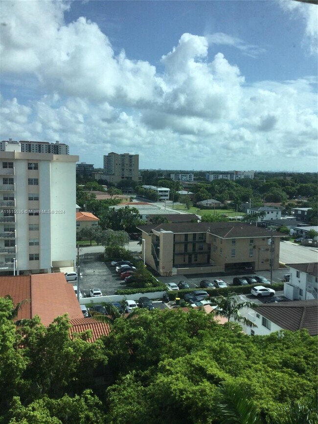 Foto del edificio - 50 Menores Ave