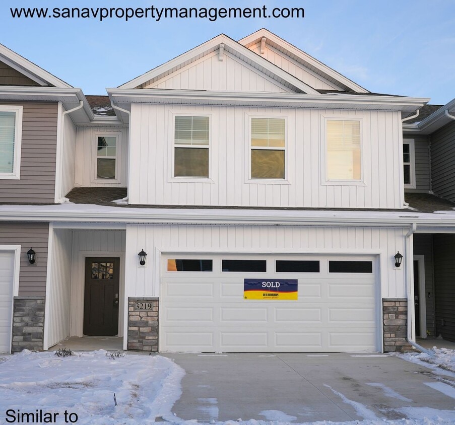 Foto principal - Beautiful 3 Bed 2.5 Bath Home in Ankeny