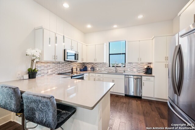 Foto del edificio - 303 W Cypress St