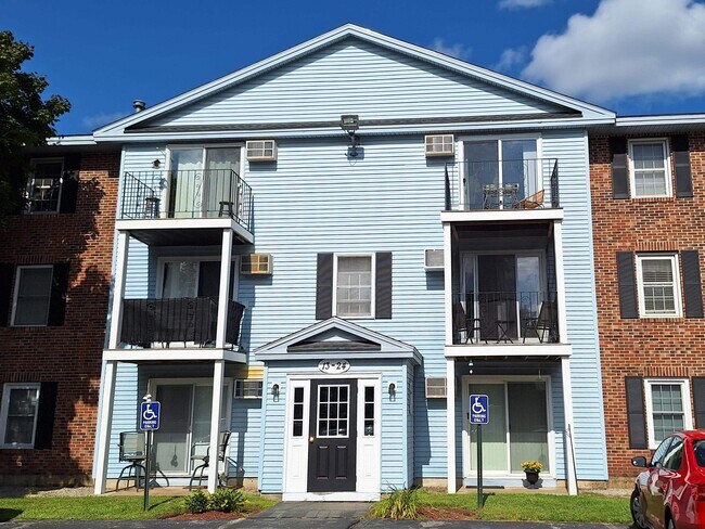 Building Photo - 1799 Bodwell Rd