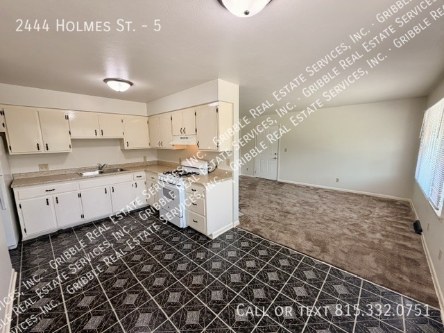 Building Photo - 2444 Holmes St