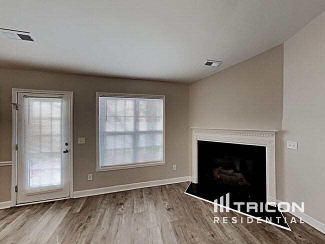 Foto del edificio - 4586 Woodway Dr