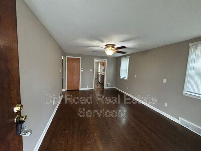 Foto del edificio - 1670 Darst Ave