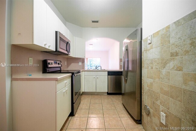 Foto del edificio - 5640 NW 115th Ct