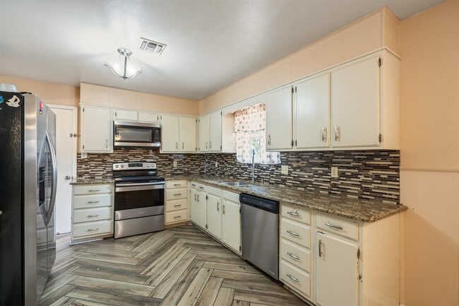 Building Photo - 105 Delmar Ln