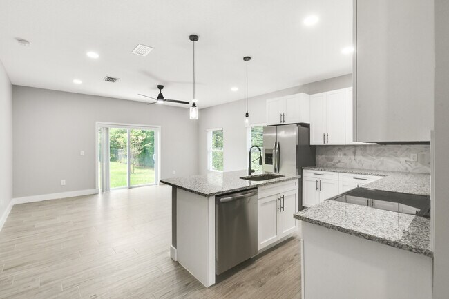 Foto del edificio - 322 NW Baker Rd