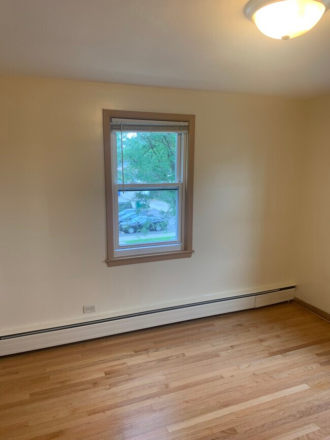 Building Photo - 4401 N Meade Ave