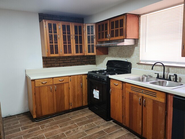 Building Photo - 2313 Trosper Pl