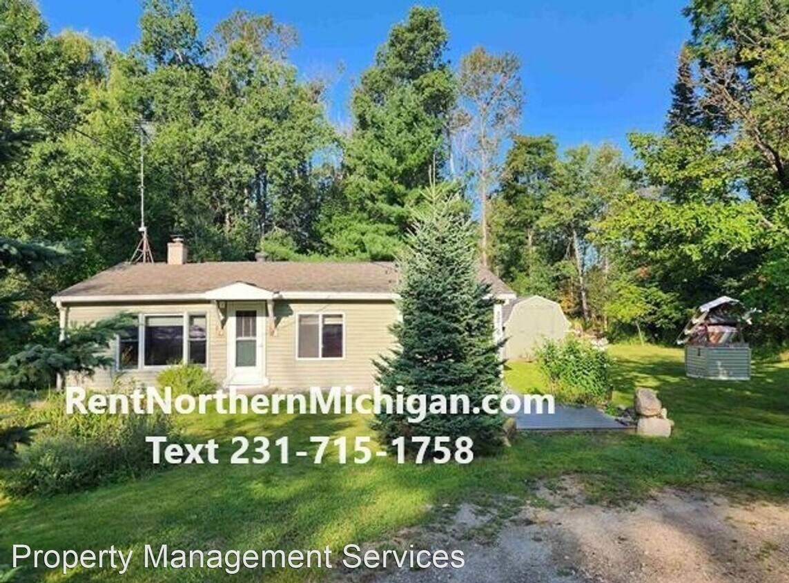 2 br, 1 bath House 3216 S Garfield Rd House Rental in Kingsley, MI