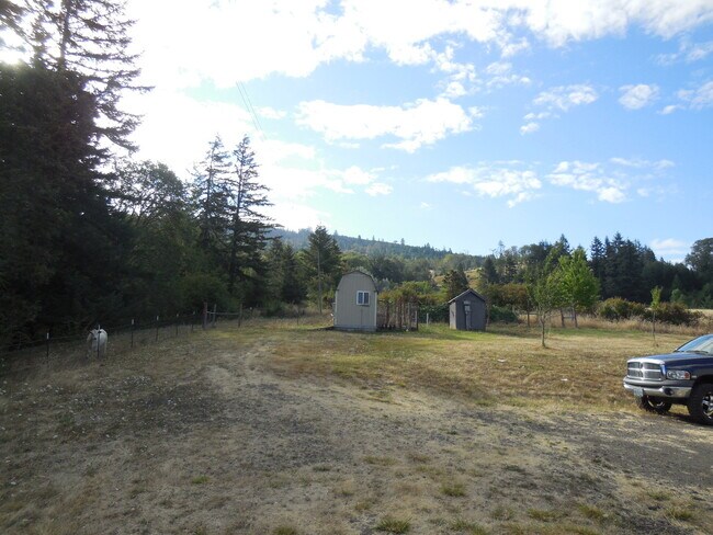Foto del edificio - 3 Bedroom Home in Country Setting