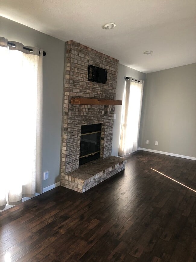 Building Photo - BROOKFIELD HEIGHTS