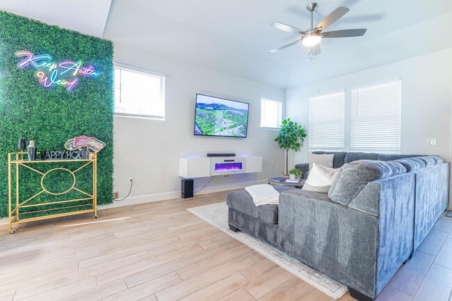 Foto del edificio - 8600 Cottage Rose Dr