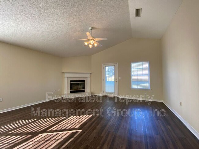 Foto del edificio - 2615 Creek Ridge Dr