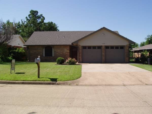 Photo - 1032 NW 8th St (Moore, OK)