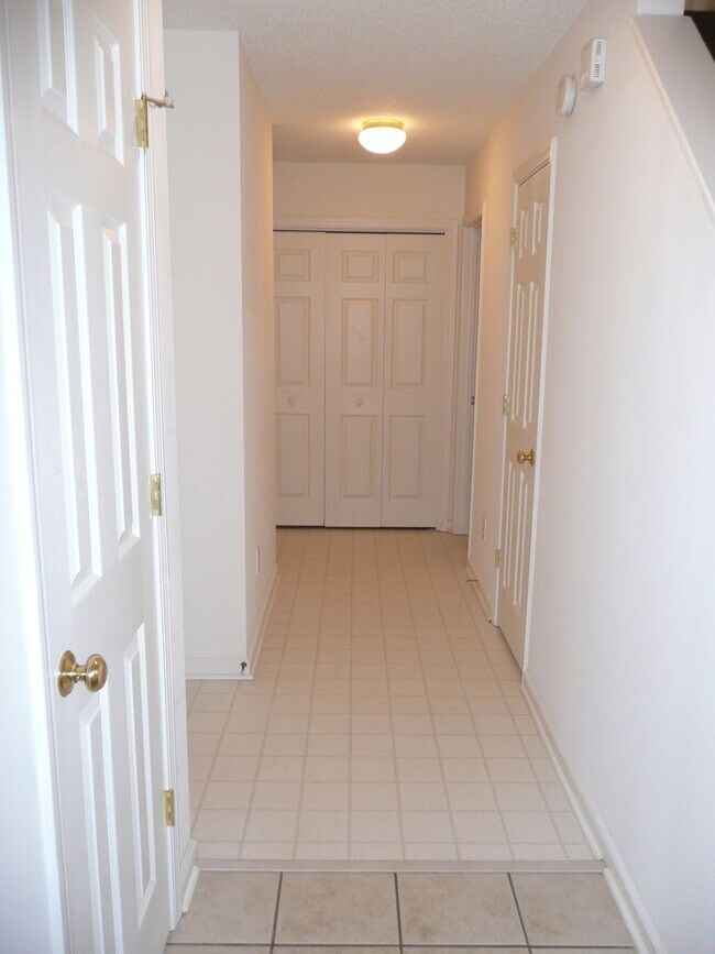 Building Photo - 147 Springwood Ln