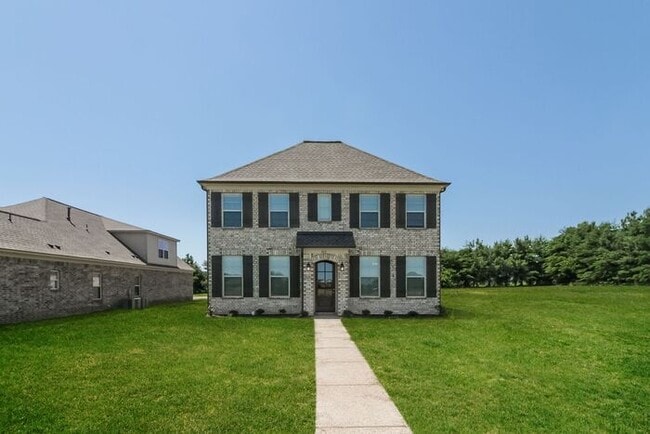Foto del edificio - Country Living, Five Minutes From Oakland, TN, Now Leasing a 4 Bedroom 2.5 Bath In @ Hedge Rose