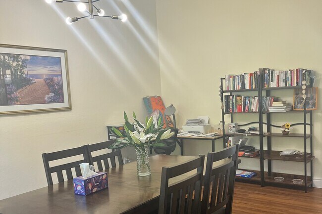 Foto del edificio - 14823 Maywood Dr