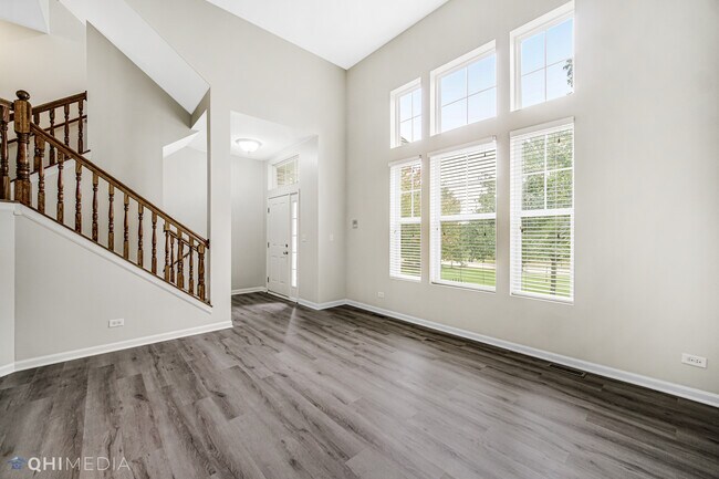 Building Photo - 611 Grosvenor Ln