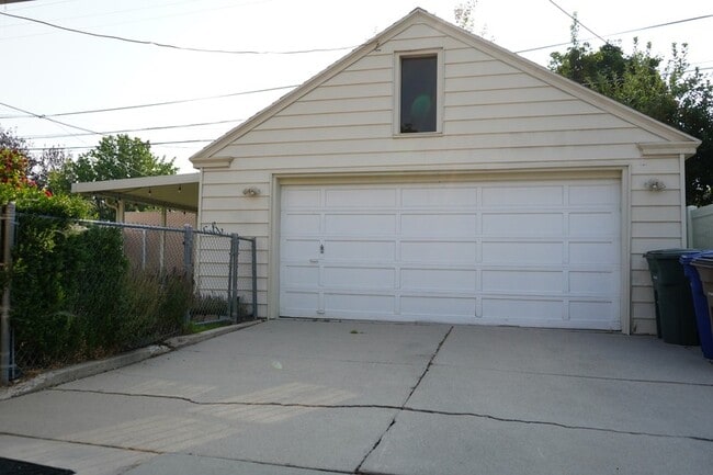 Building Photo - 2683 Glenmare St