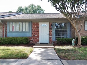 Building Photo - 1102 W Tri Oaks Ln