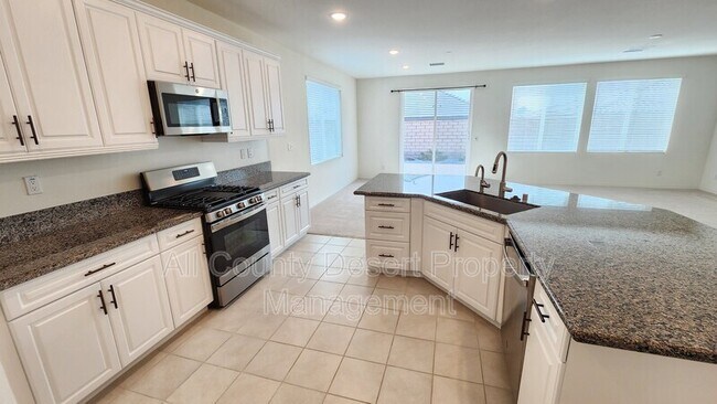 Building Photo - 43885 Arancia Way