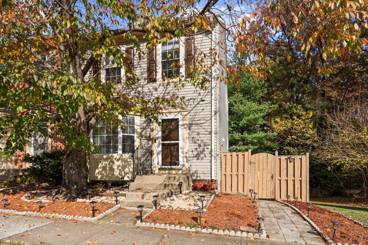 Primary Photo - 7417 Wilma Ln