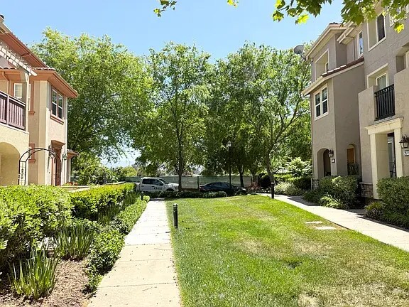 Foto del edificio - 207 Heligan Ln