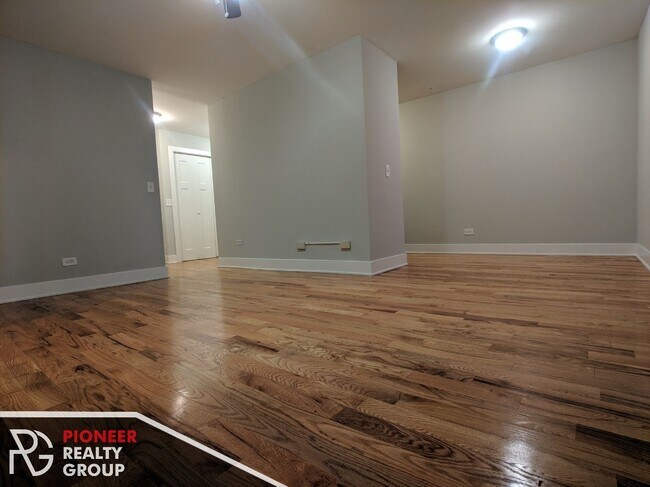 Building Photo - 510 W Briar