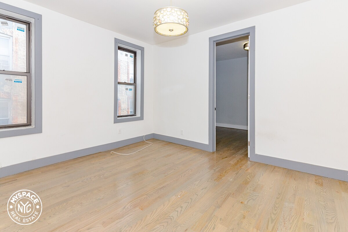 Primary Photo - 1212 Lincoln Pl