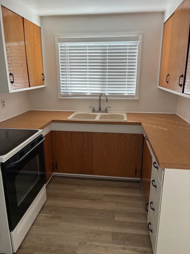 Kitchen 2 - 19418 Jacqueline St