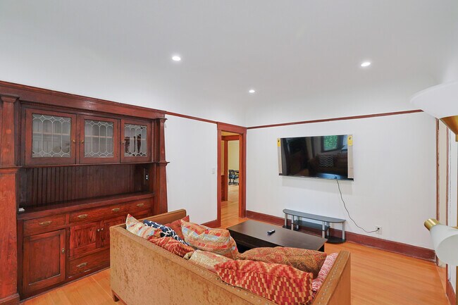 Building Photo - 1452 W 29th St