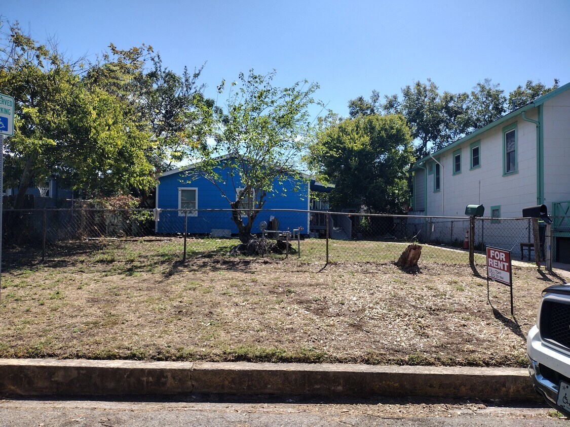 Foto principal - 5407 Avenue R 1/2