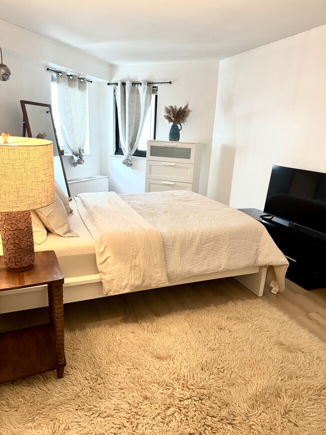 Foto del edificio - 725 Miller Ave