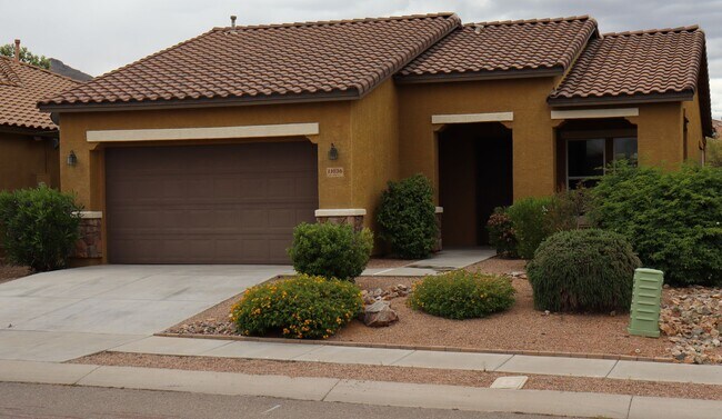 Building Photo - Corona de Tucson 3 Bed 2 Bath Single Story...
